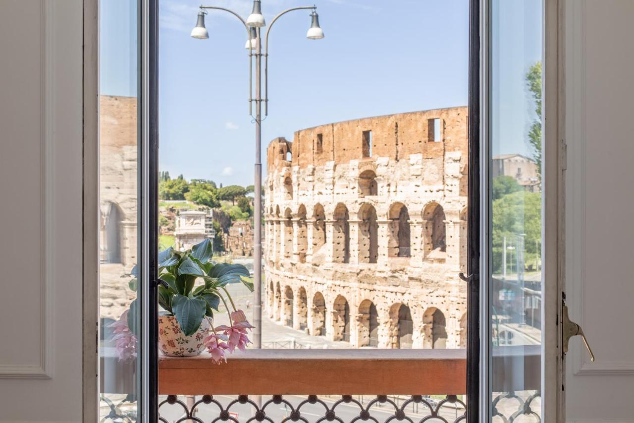 Iflat Unforgettable In Front Of Colosseum Rome Exterior photo