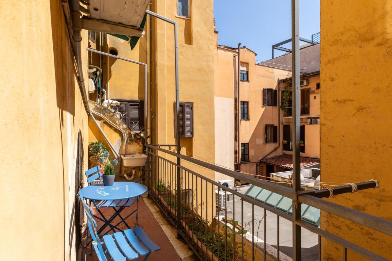 Iflat Unforgettable In Front Of Colosseum Rome Exterior photo